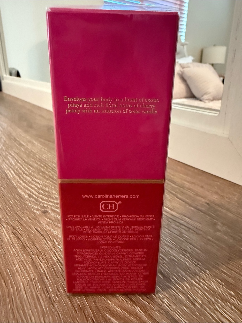 Carolina Herrera La Bomba Bright Pink Body Lotion - Picture 2 of 2